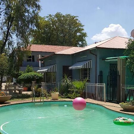 Silver Rest Guesthouse Mafikeng Ngoại thất bức ảnh