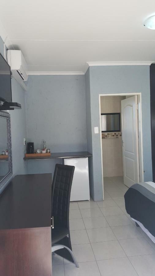 Silver Rest Guesthouse Mafikeng Ngoại thất bức ảnh