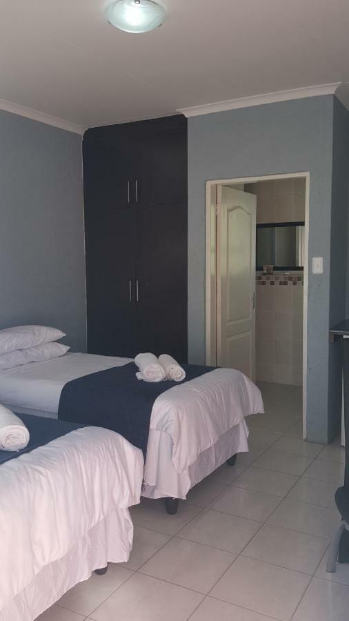Silver Rest Guesthouse Mafikeng Ngoại thất bức ảnh