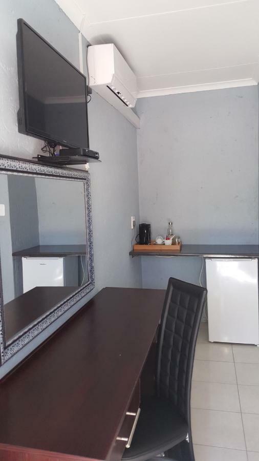 Silver Rest Guesthouse Mafikeng Ngoại thất bức ảnh