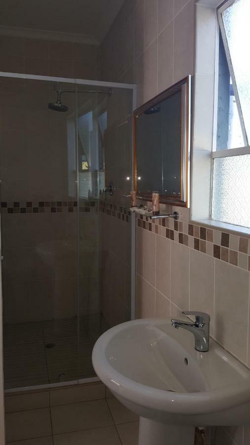 Silver Rest Guesthouse Mafikeng Ngoại thất bức ảnh
