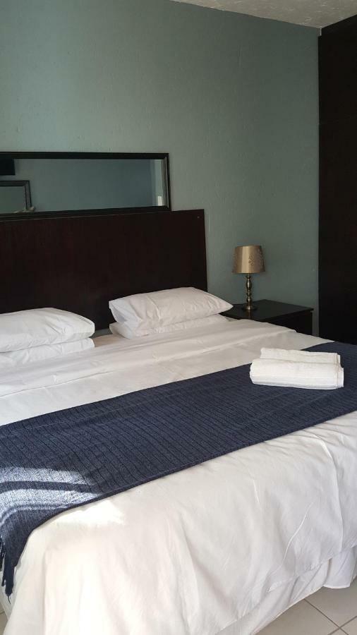 Silver Rest Guesthouse Mafikeng Ngoại thất bức ảnh
